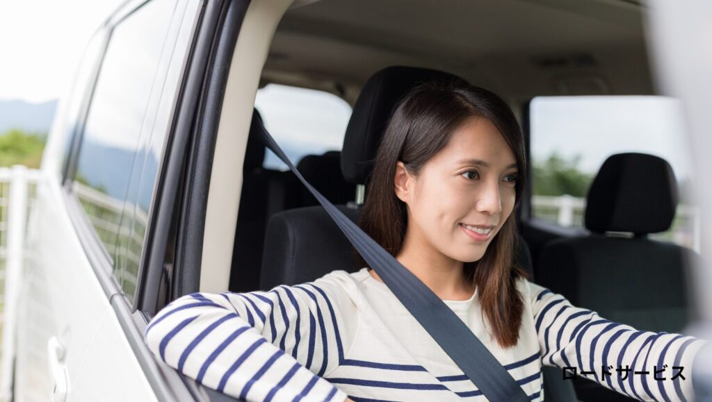 車を運転する女性